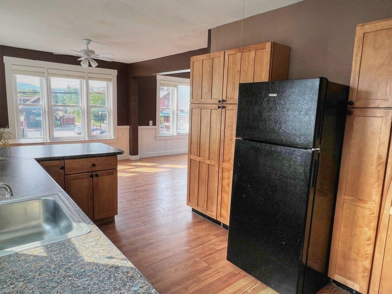 Large kitchen w/ ample storage