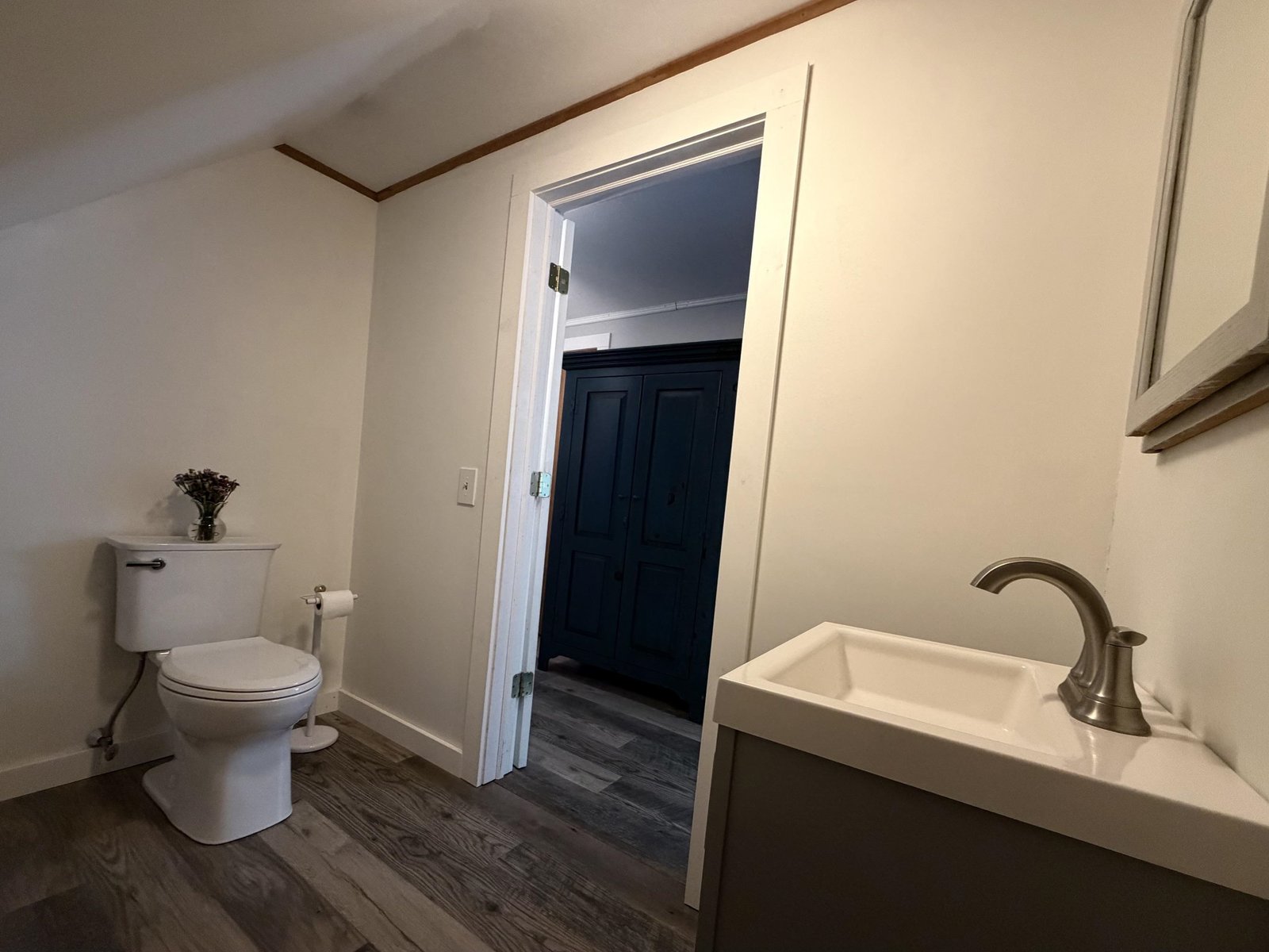 Renovated half bath on 2nd floor