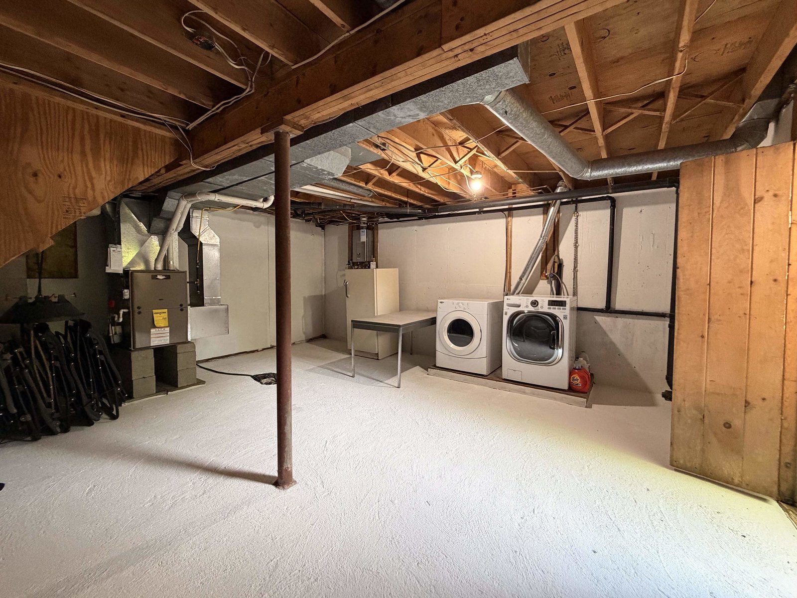 Basement has a bulkhead- or interior stairs