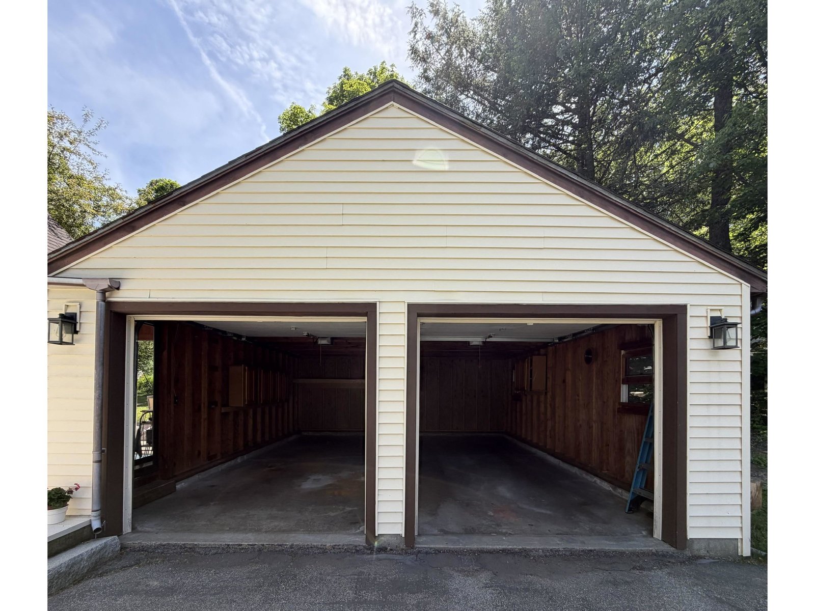 2 car garage- attached to mudroom