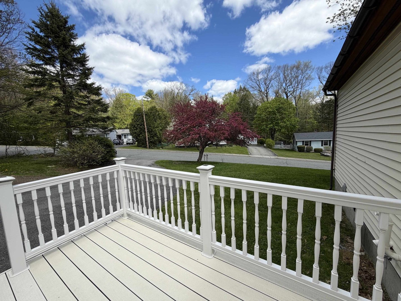 front entry deck to mudroom off driveway