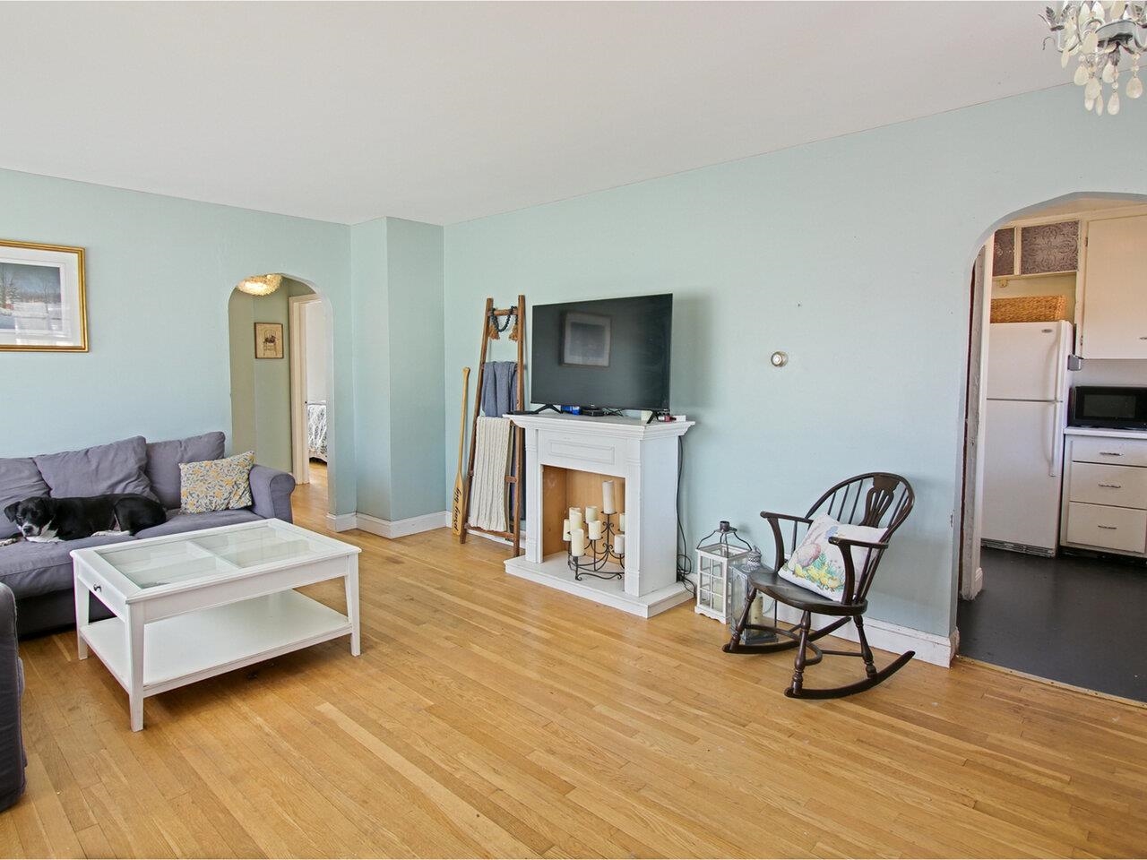 With Hardwood Floor