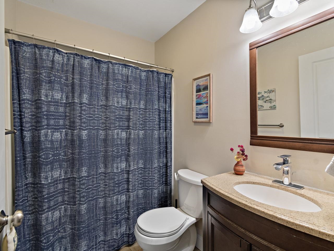 Main floor full bathroom