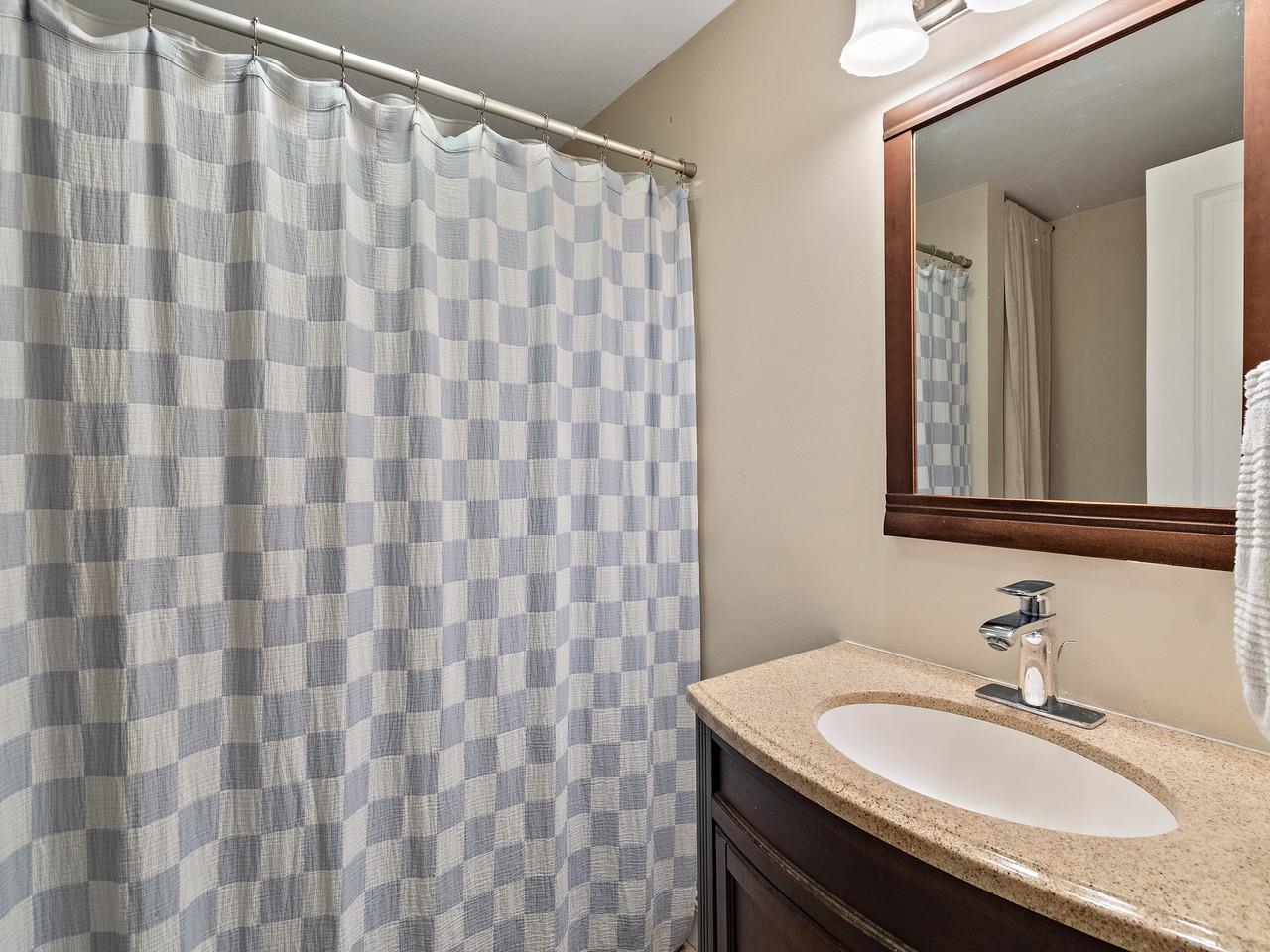 2nd floor full bathroom