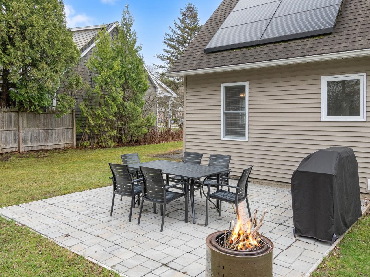 Outdoor patio & grill area