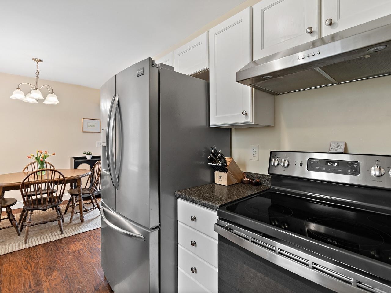 Kitchen & dining area