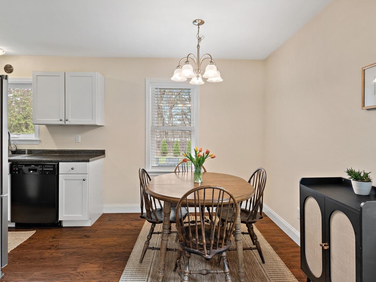 Dining area & kitchen view