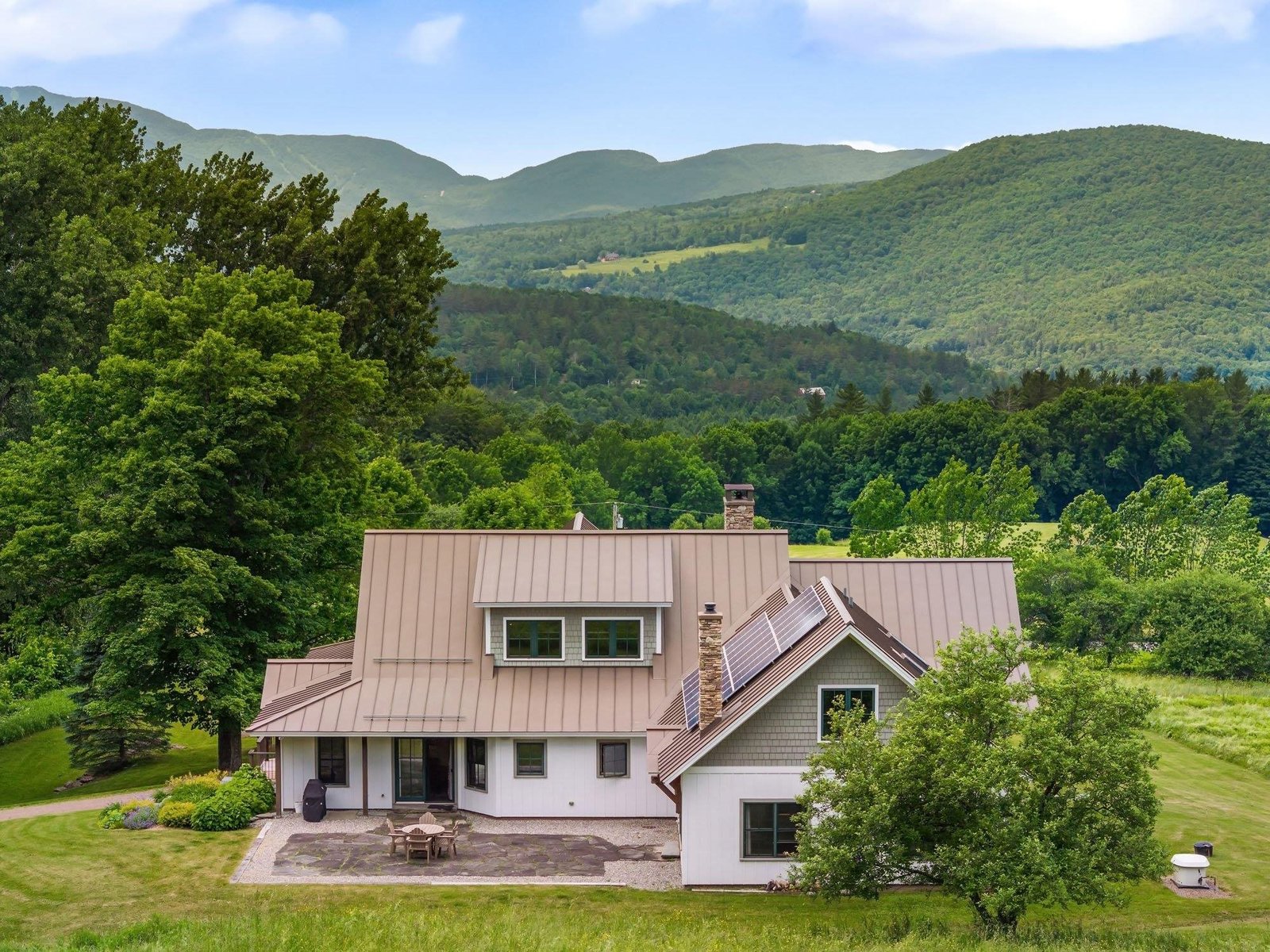 1201 Common Road