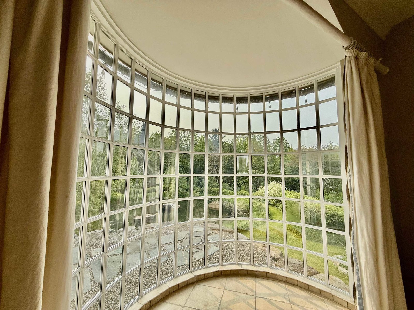 Massive atrium glass window
