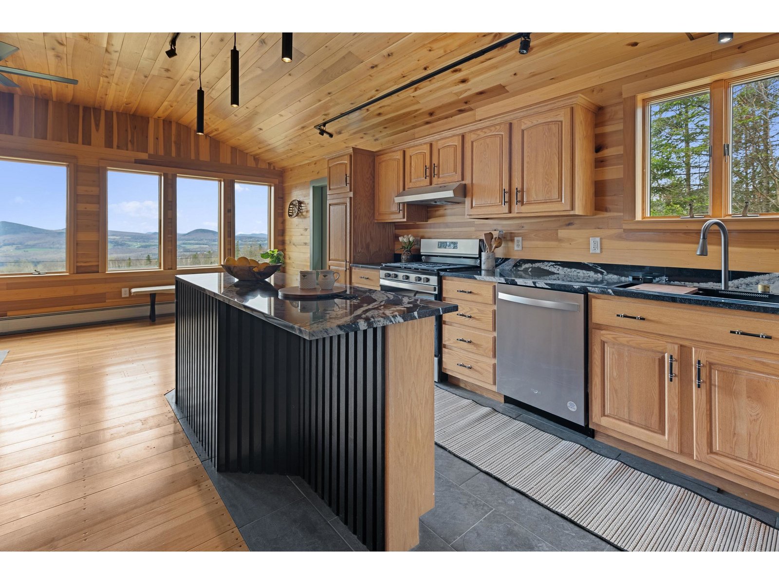 121 Ridge Lane