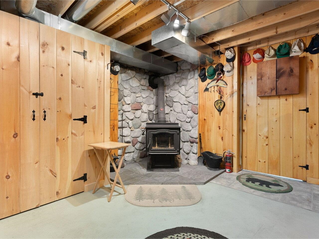 1212 Seyon Pond Road