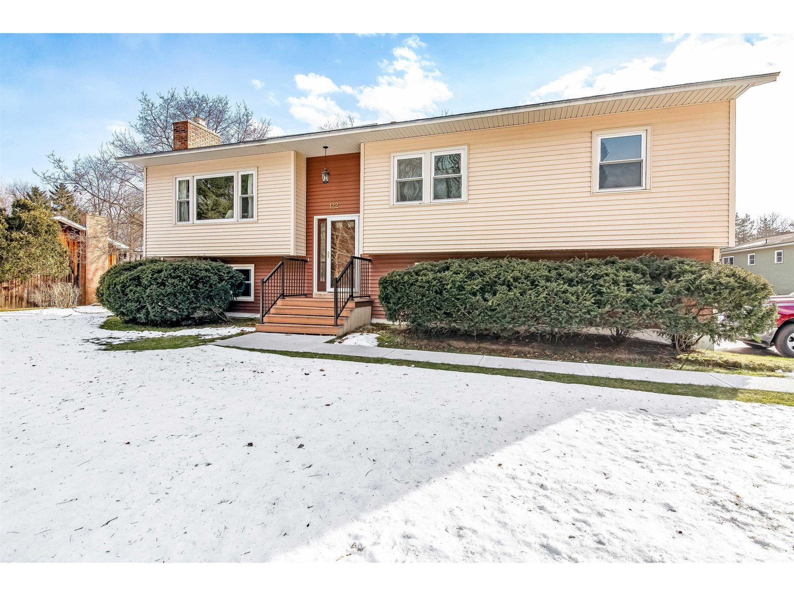 122 Country Club Drive East