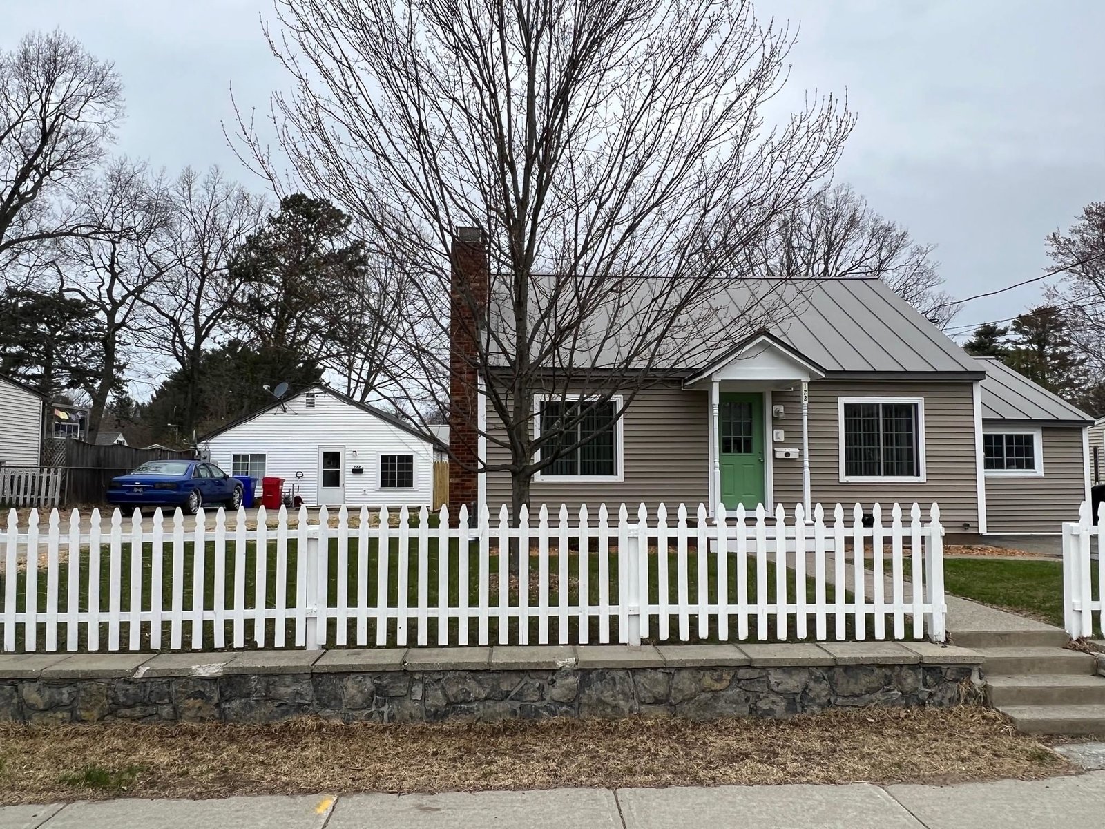 122 Woodbury Road