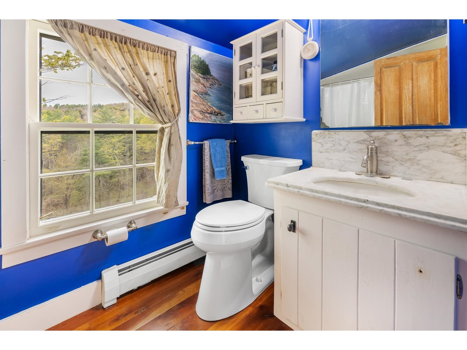 2nd floor full bathroom