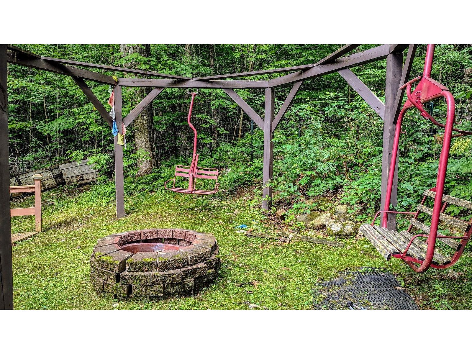 1229 Mason Hill North