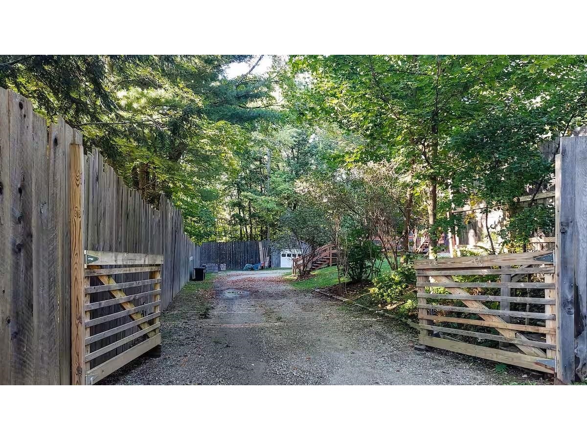 1229 Mason Hill North