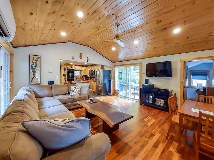 1229 Mason North