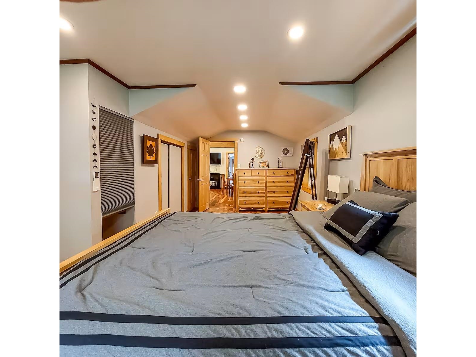 1229 Mason North