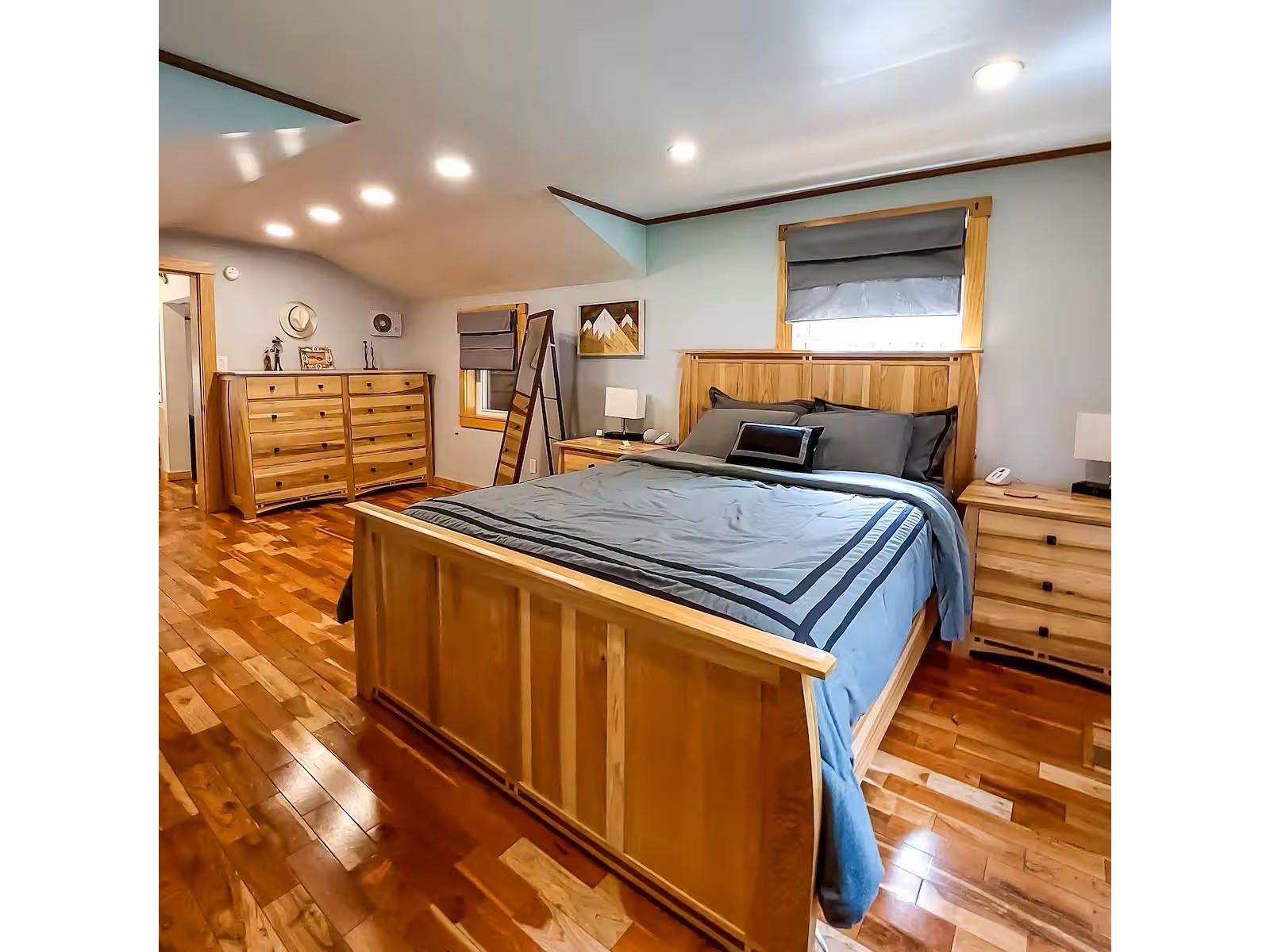 1229 Mason North