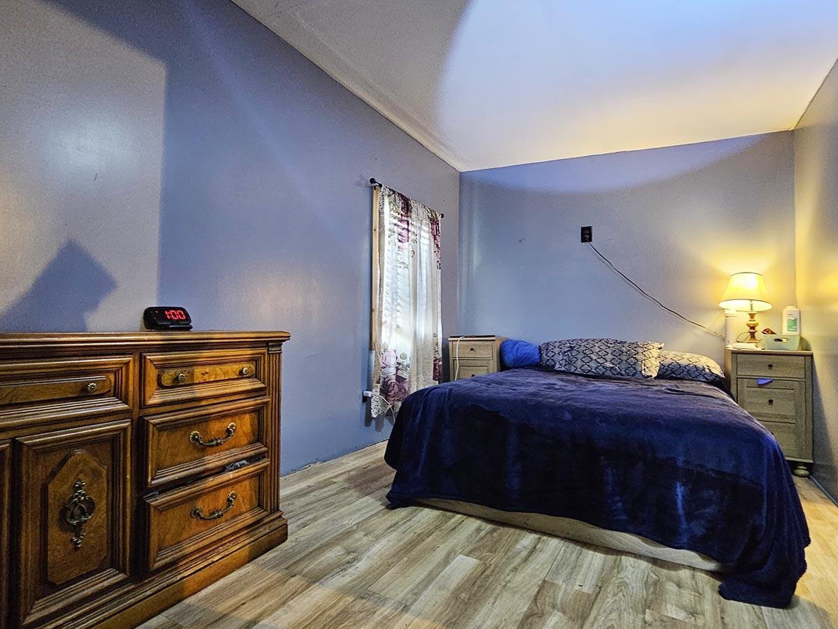 1st Floor Bedroom - Front House