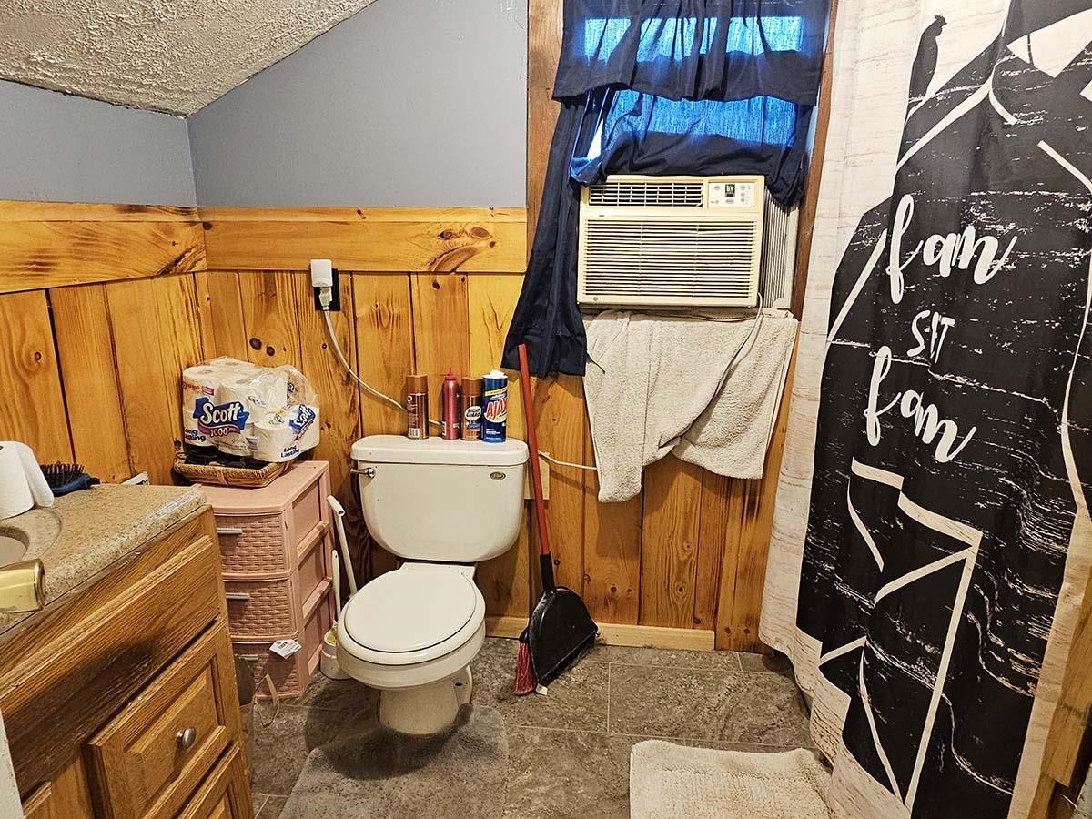 Full Bath - Back House