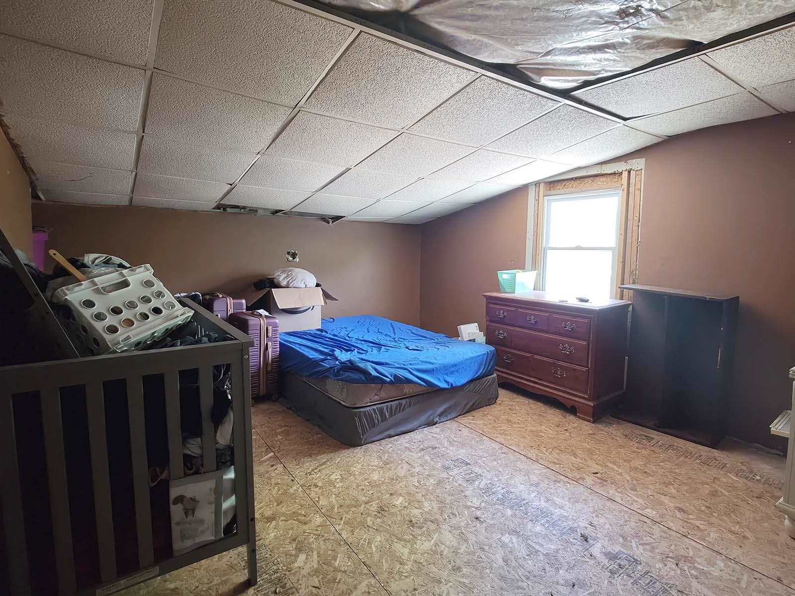 Attic Room 2 - Front Apt