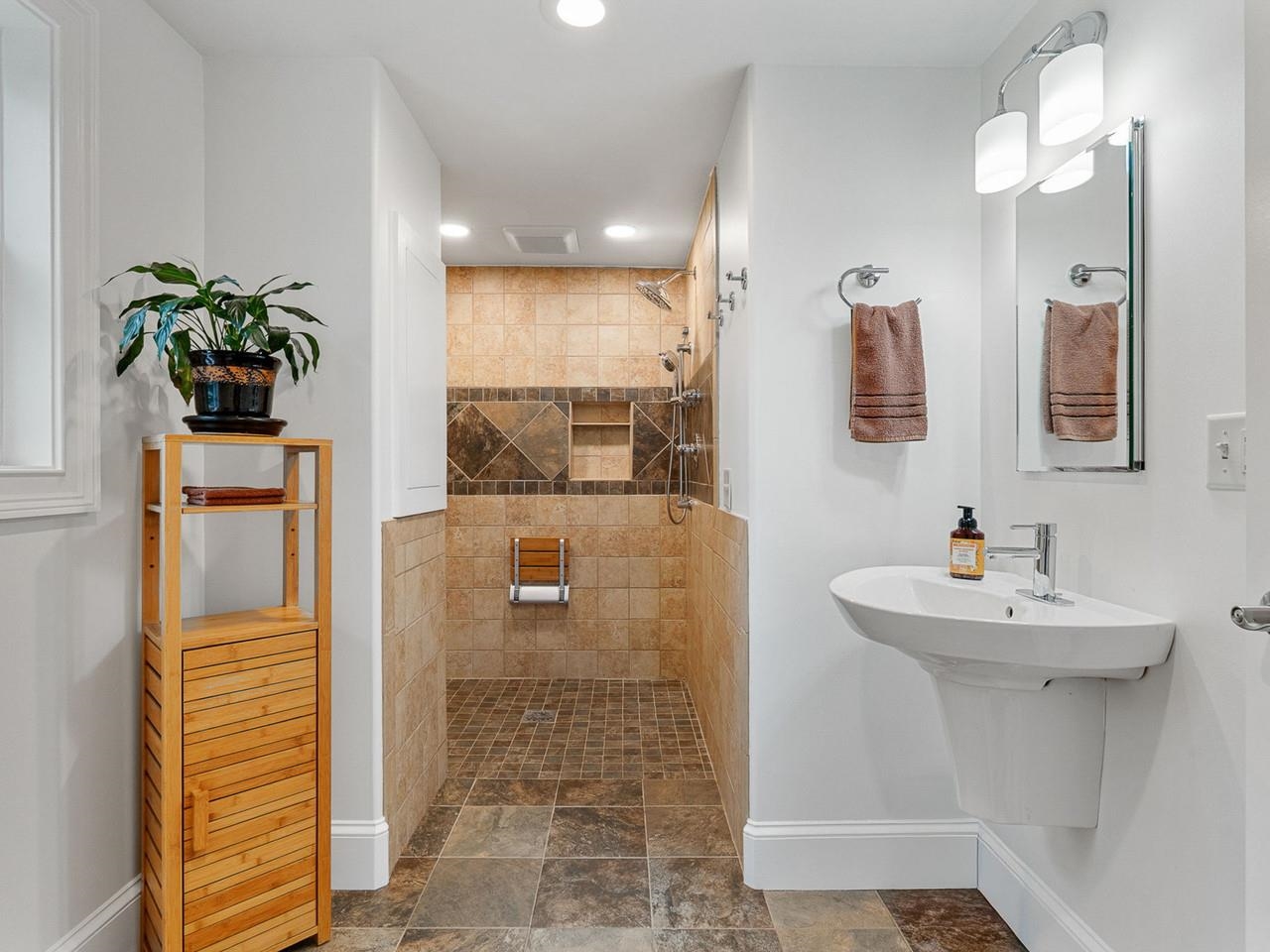 1st floor 3/4 bathroom