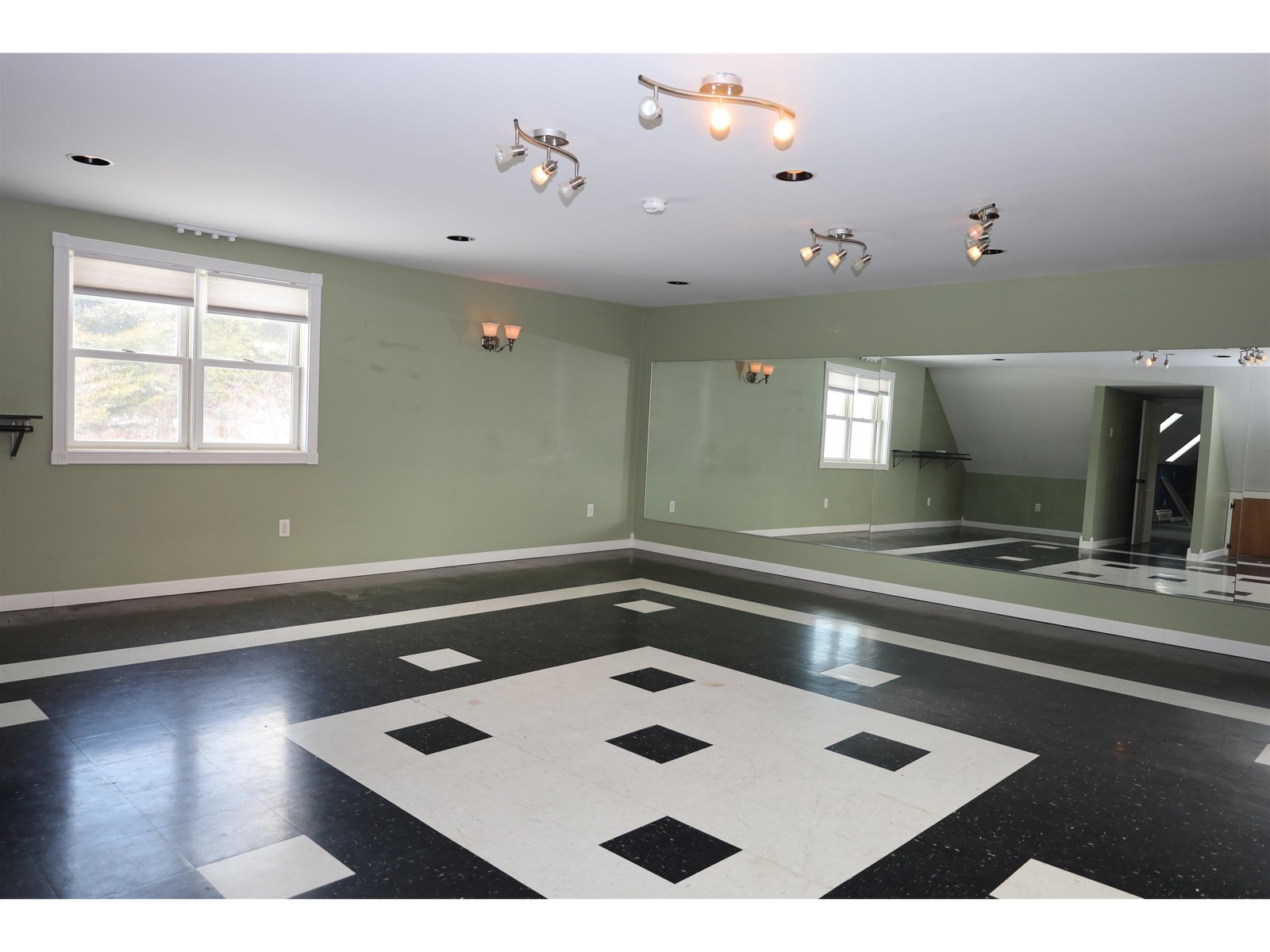 1235 Rogers Hill
