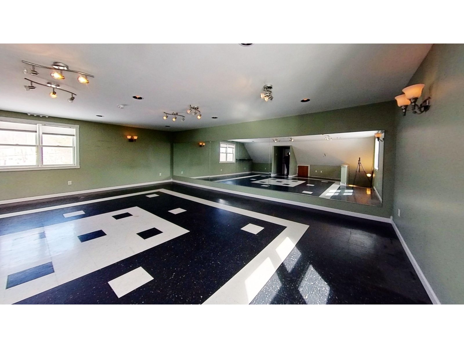 1235 Rogers Hill