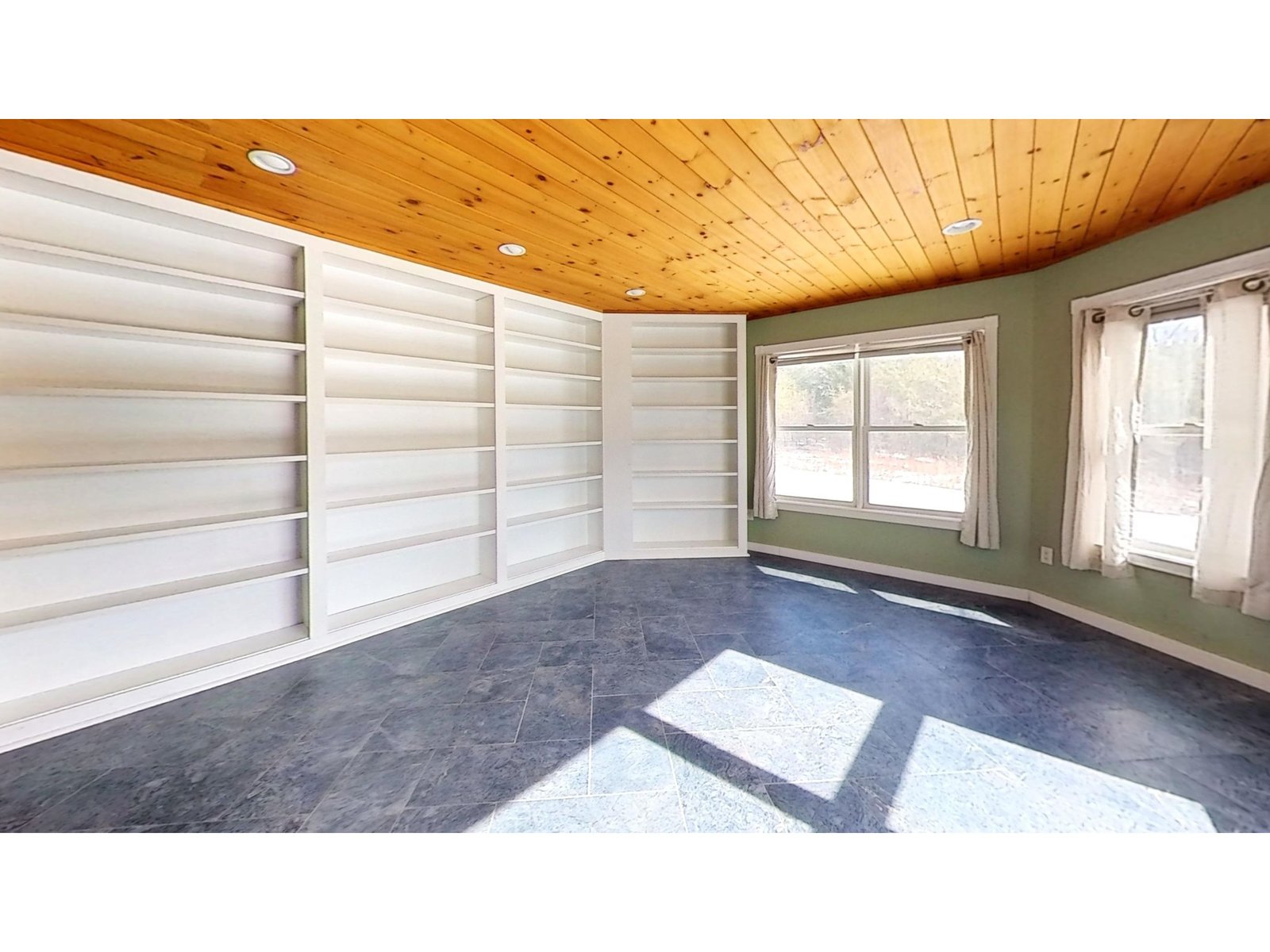 1235 Rogers Hill