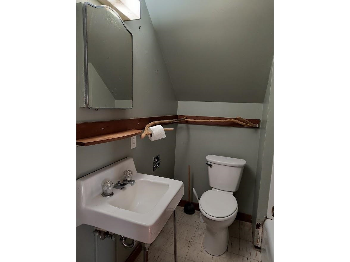 Upstairs Bath