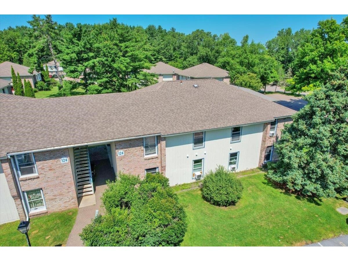 124 Ledgewood Circle, Burlington