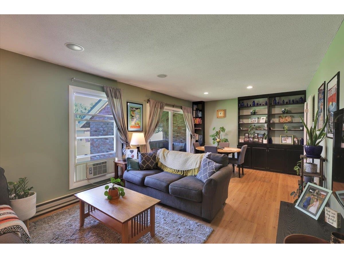 124 Ledgewood Circle, Unit 202
