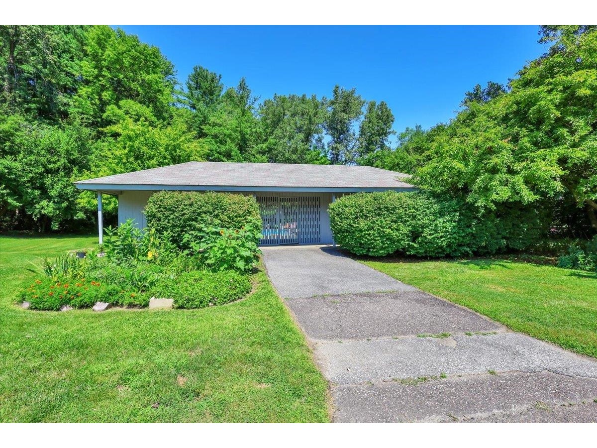 124 Ledgewood Circle, Unit 202