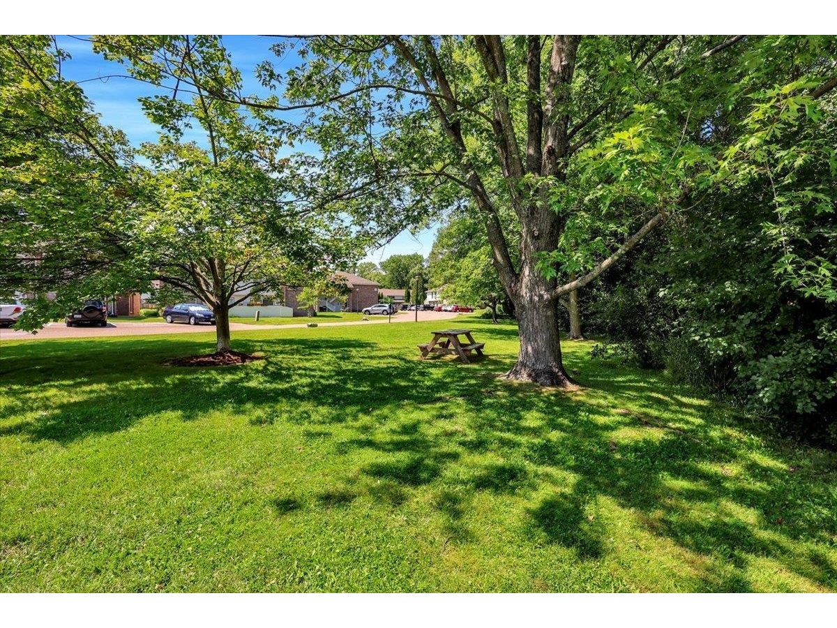 124 Ledgewood Circle, Unit 202