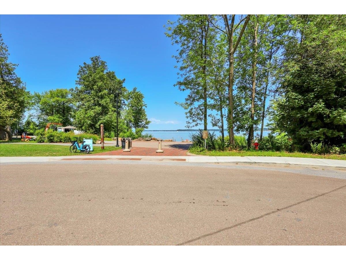 124 Ledgewood Circle, Unit 202