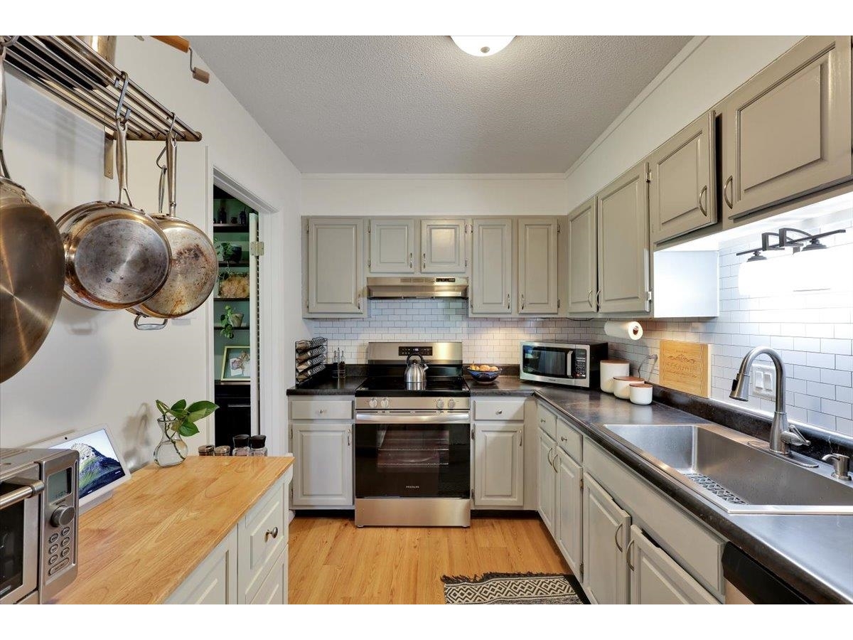 124 Ledgewood Circle, Unit 202