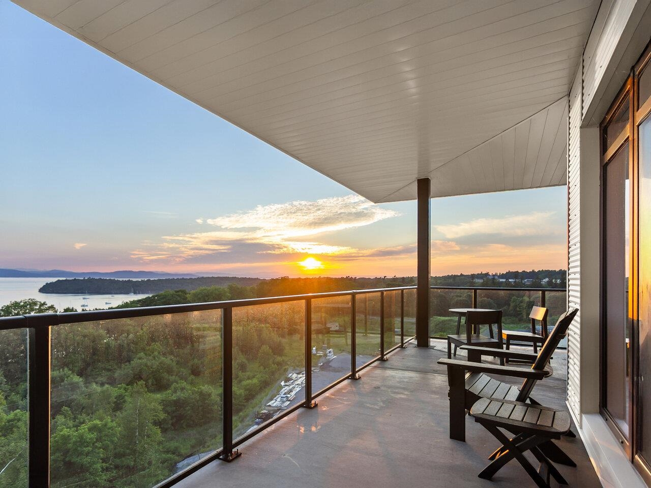 125 Cambrian Way, Burlington