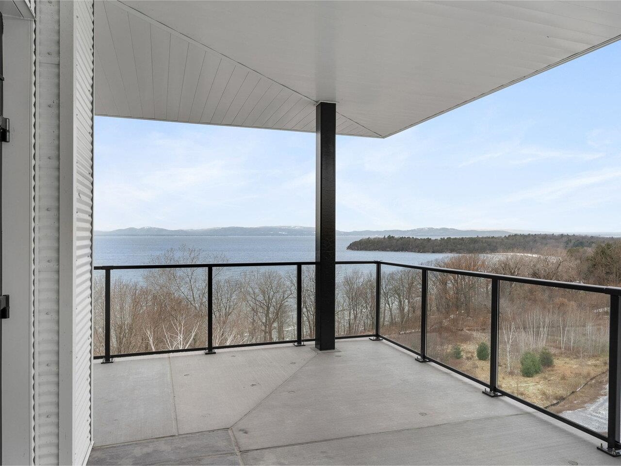 Northwest lake facing views!