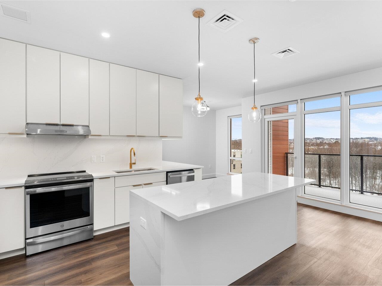 The kitchen is stunning!