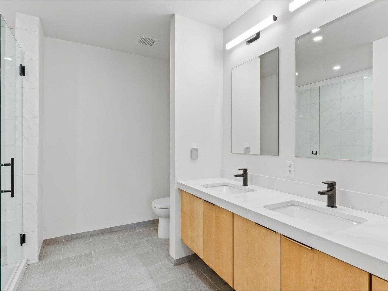 Floating vanity & double sinks