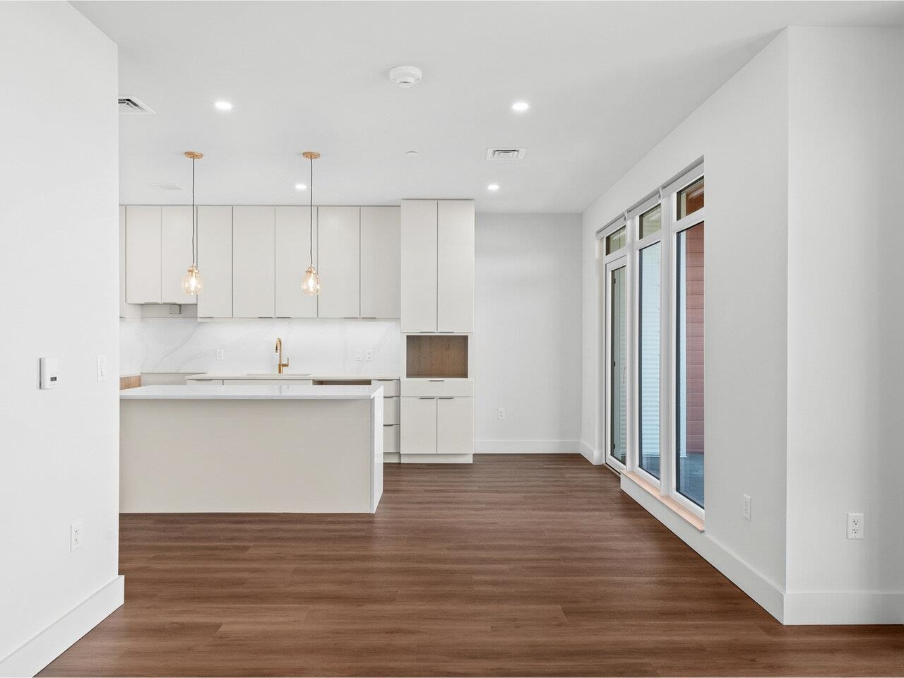 Living looking to kitchen