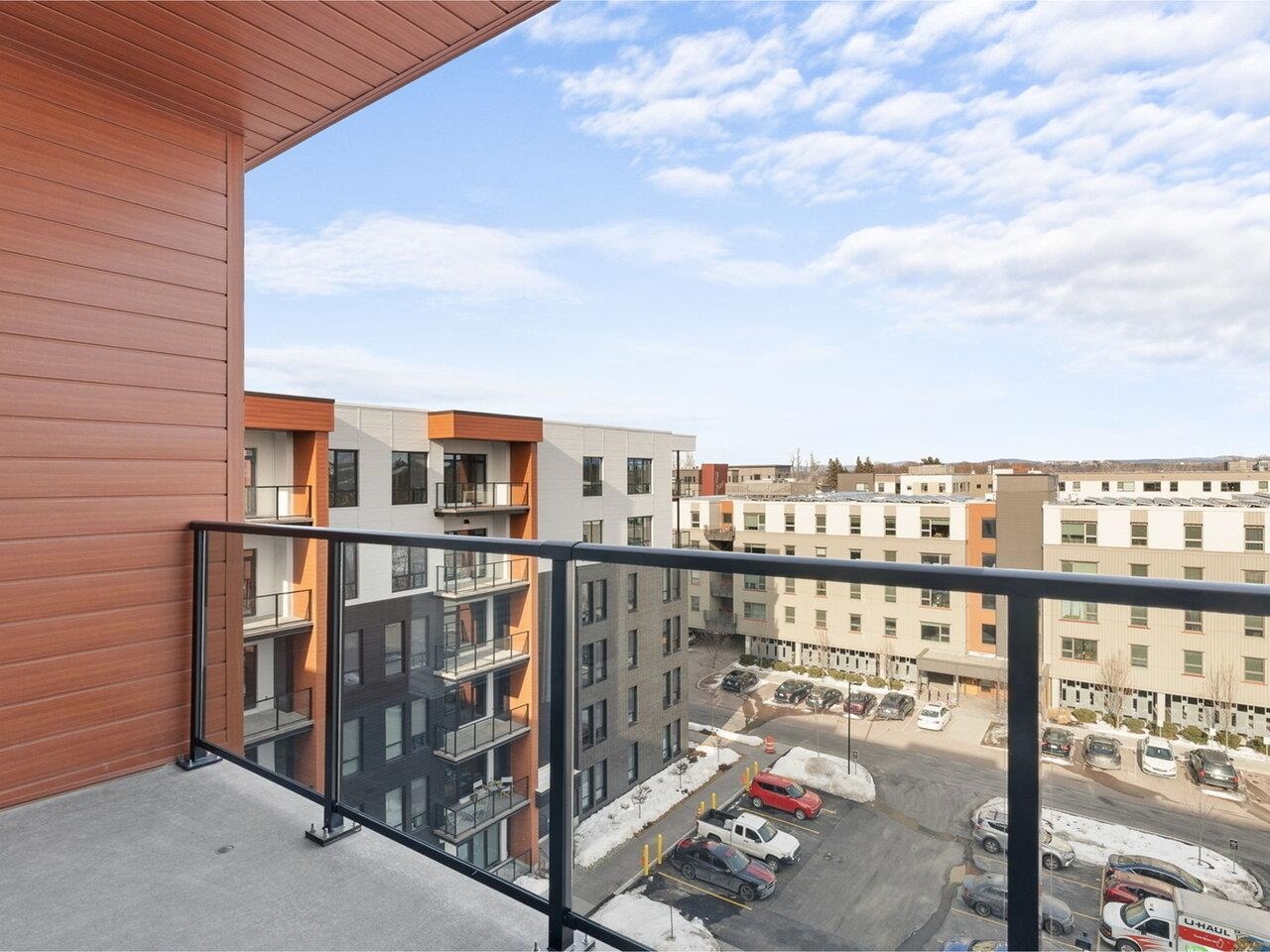 125 Cambrian Way, Unit 604