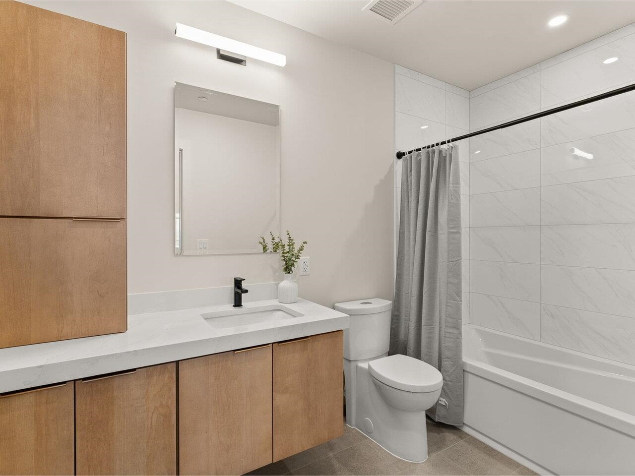 Gorgeous modern full bathroom
