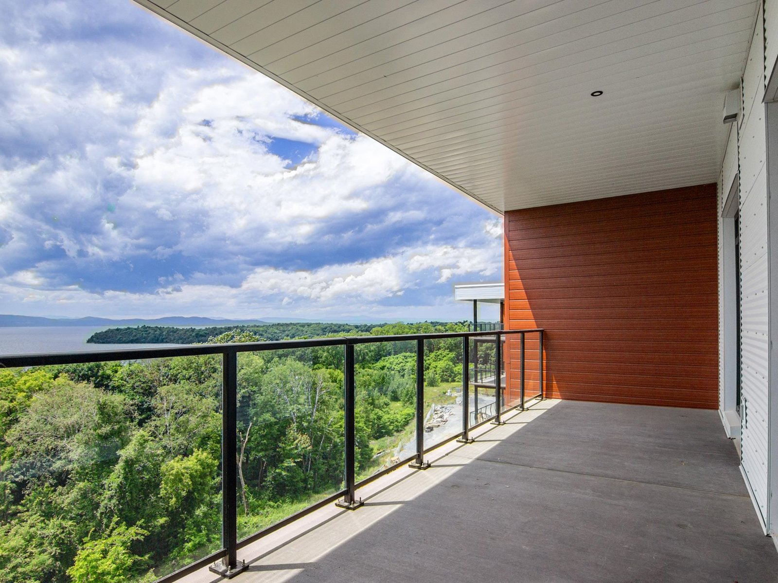 125 Cambrian Way, Unit 605