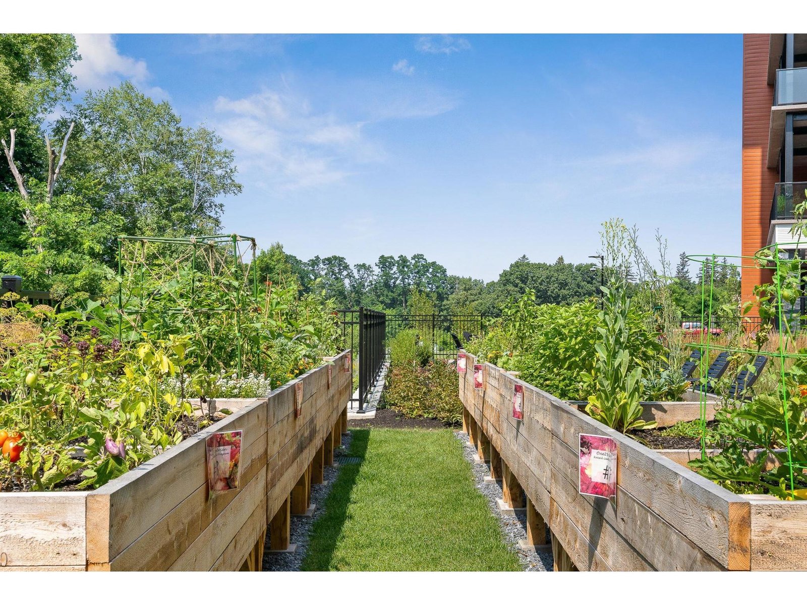 125 Cambrian Way, Unit 605