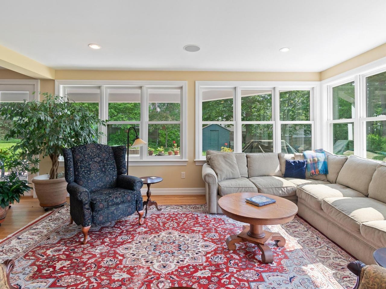 Bright & open living space