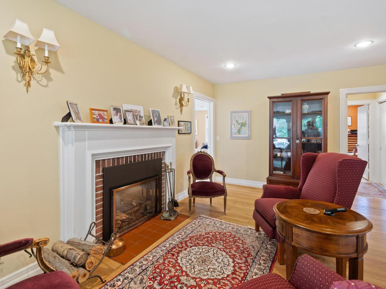 Gas fireplace