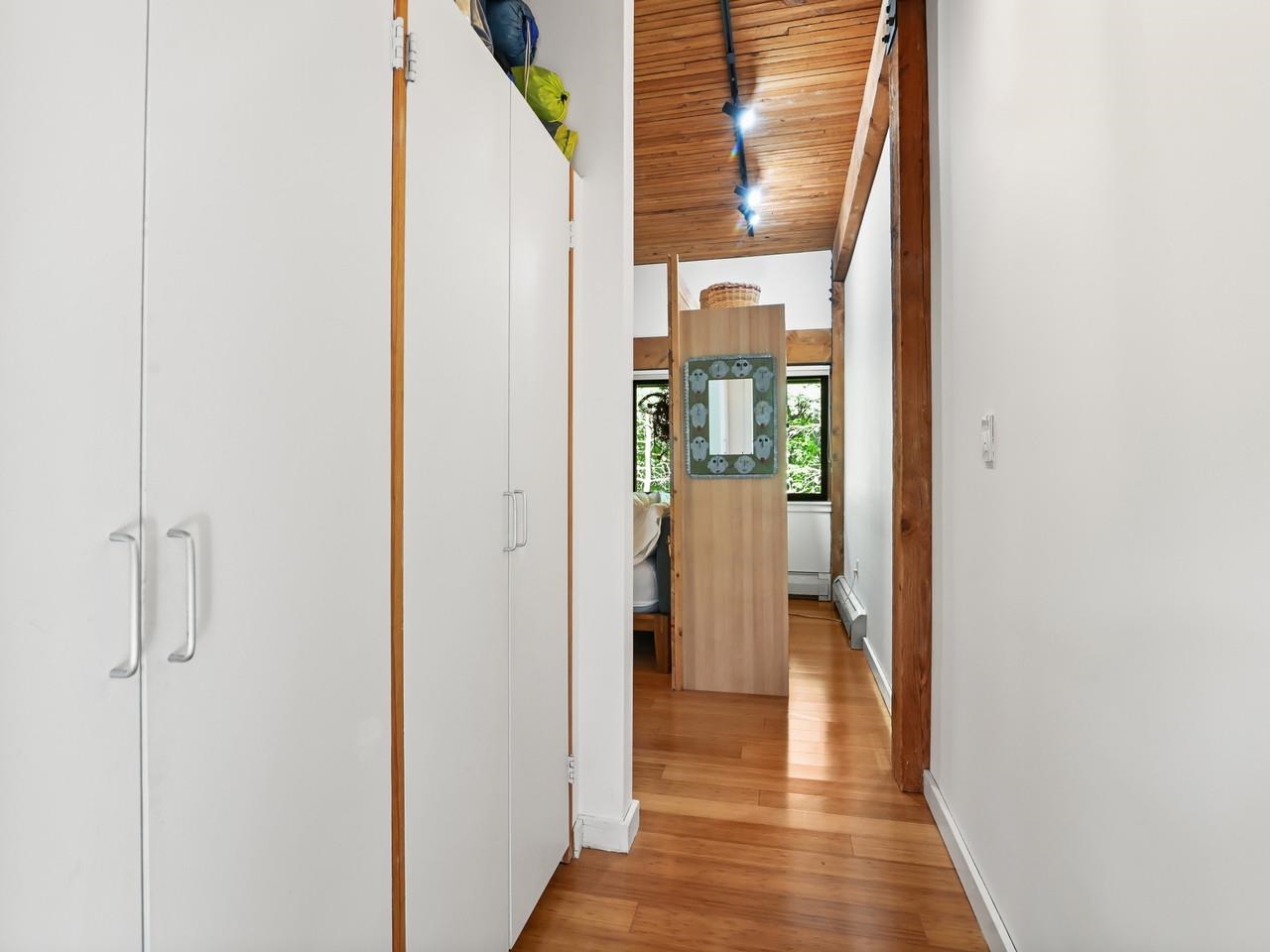 Low profile storage