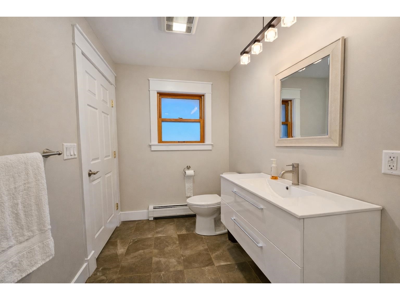 Primary Bathroom (Main Level)